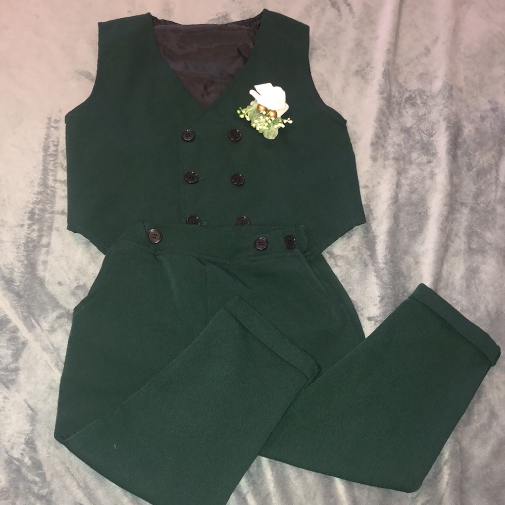 2-3 vest and pants for kids green color.